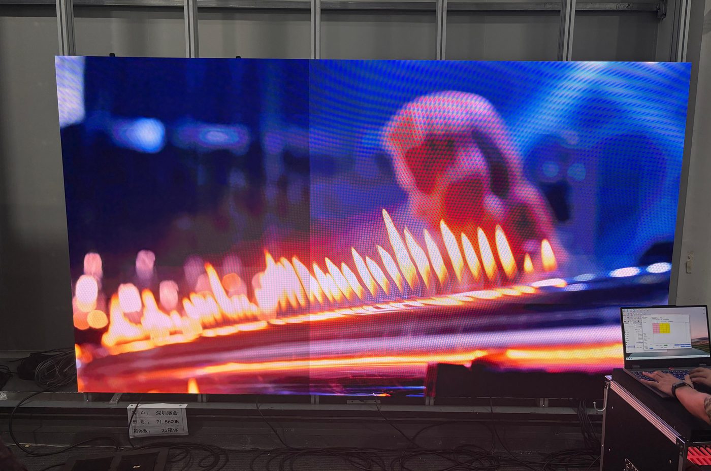 Traditional LED pixel grid vs NovaVista continuous surface